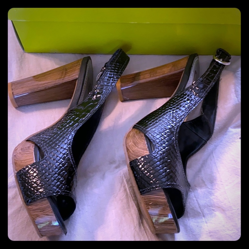 Gianni Bini Black Snake Embossed Patent Heel 7.5